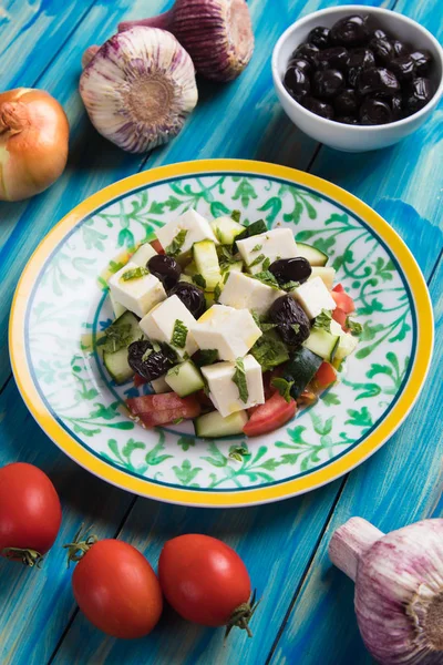 Griekse salade met feta kaas — Stockfoto