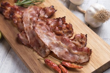 dilim kızarmış domuz pastırması