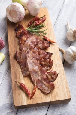 dilim kızarmış domuz pastırması