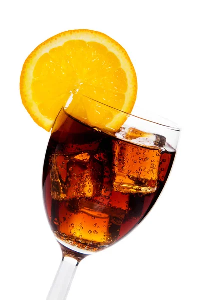 Bebida de cola vertida en vidrio —  Fotos de Stock