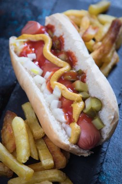 Klasik Amerikan sosisli sandviç