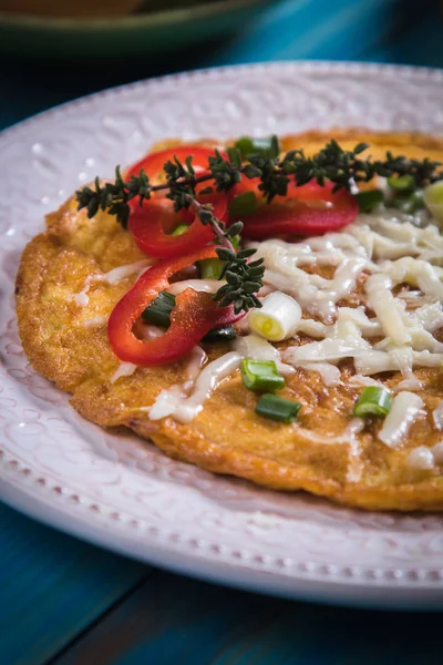 Omelet Gebakken Kippeneieren Met Verse Groenten — Stockfoto