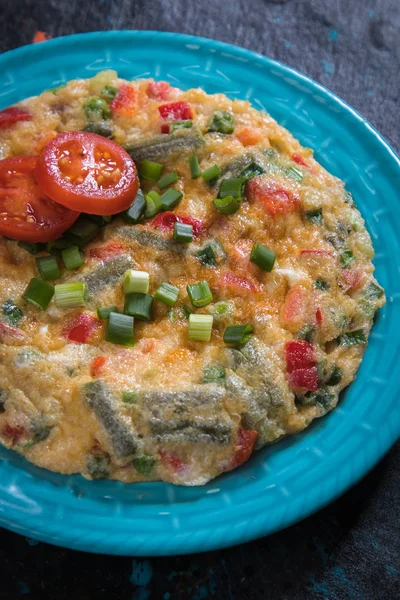 Omelette Oeufs Poulet Frits Aux Légumes Frais — Photo