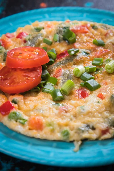 Omelet Gebakken Kippeneieren Met Verse Groenten — Stockfoto