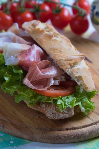 Sandwich submarin italian — Fotografie, imagine de stoc