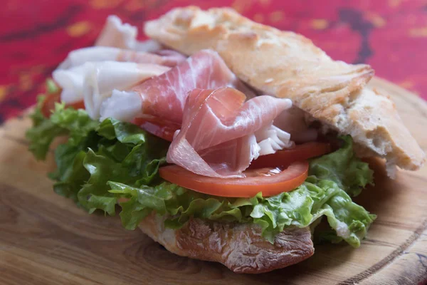 Sandwich submarin italian — Fotografie, imagine de stoc