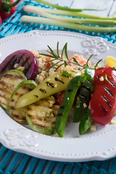 Grillad röd, grön och gul paprika — Stockfoto