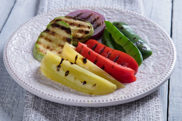 Grilled red, green and yellow peppers — Stock Photo, Image