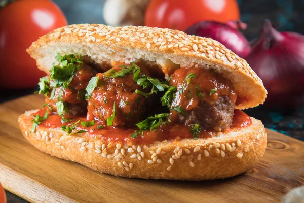 Kanapka Meatball z sosem pomidorowym — Zdjęcie stockowe