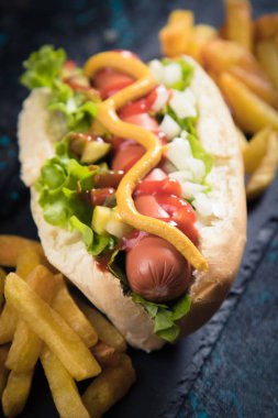 Klasik Amerikan sosisli sandviç