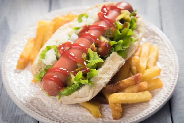 Klassischer amerikanischer Hot Dog — Stockfoto