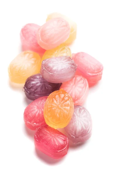 Bonbons durs sur fond blanc — Photo