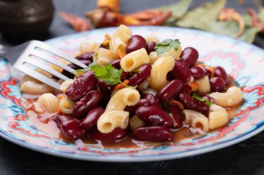 İtalyan usulü makarna fagioli yemeği, makarna ve fasulye.