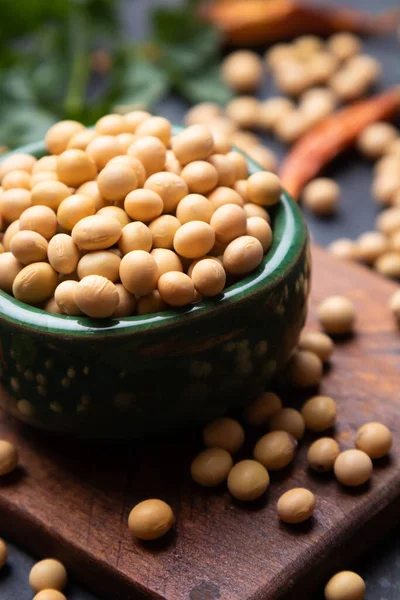 乾燥大豆のボウル 人気の食品成分 — ストック写真