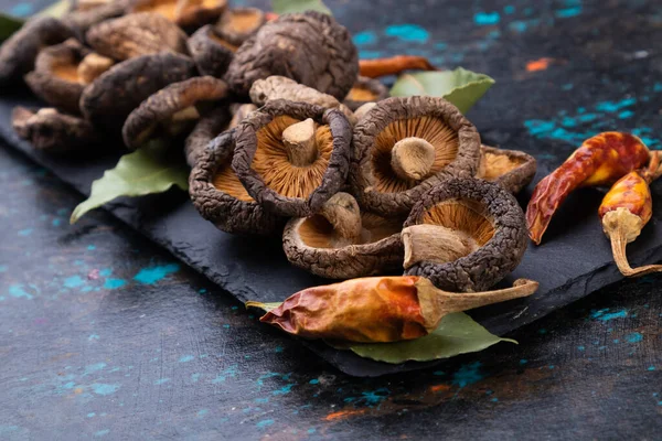 Setas Shiitake Deshidratadas Ingrediente Alimentario Asiático — Foto de Stock