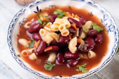İtalyan usulü makarna fagioli yemeği, makarna ve fasulye.