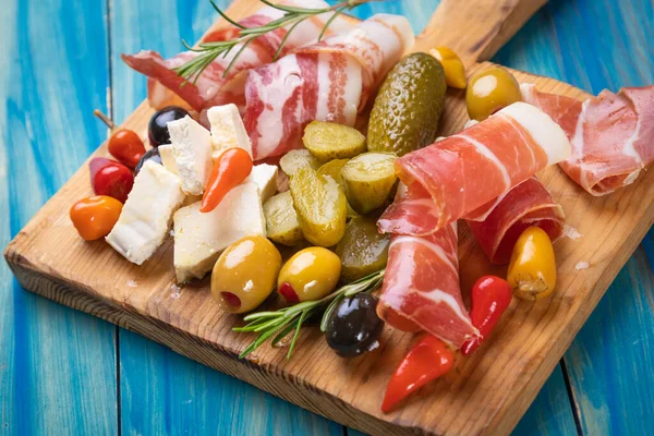 Pepino Conserva Azeitonas Servidas Com Silício Carnes Curadas — Fotografia de Stock