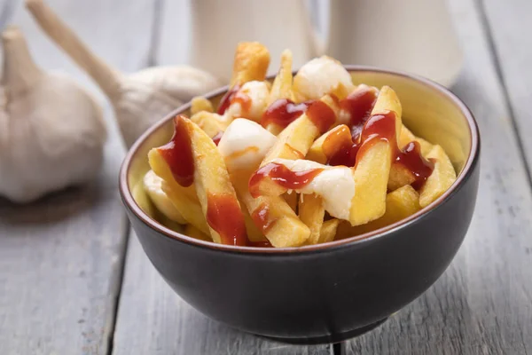 Poutine Canadienne Croustilles Frites Fromage Sauce Sauce — Photo