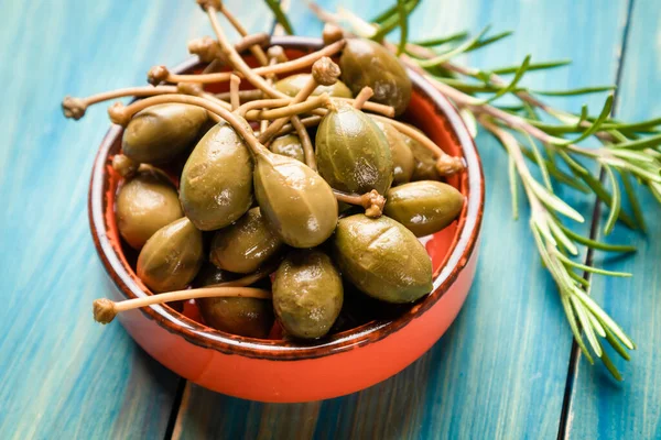 Pickled Nebo Marinované Zelené Kapary Close Selektivní Zaměření — Stock fotografie