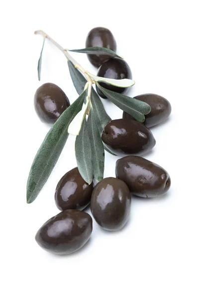 Olives Marinées Noires Isolées Sur Fond Blanc — Photo