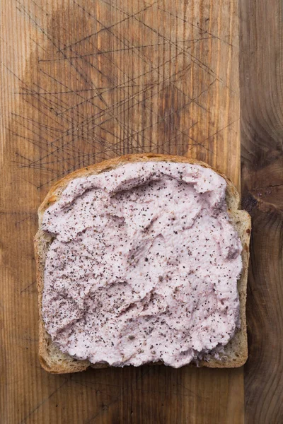 Fatia Pão Torrado Com Carne Paté Espalhado Tiro Cima — Fotografia de Stock