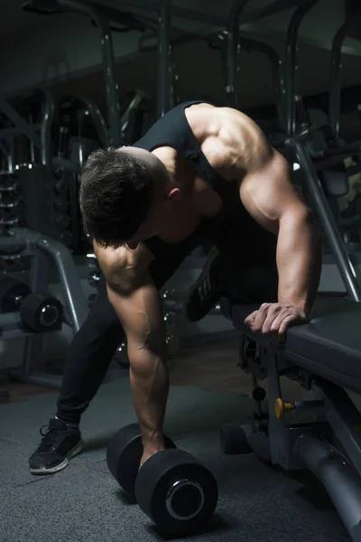 Muscular Builder Man Training His Body Dumbbell — Stockfoto