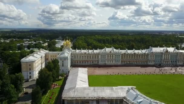 Вид сверху с дрона на Дворцовый зал в Царском Селе, Россия — стоковое видео