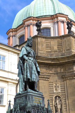 heykel Kral Charles IV (karolo quarto) Prag charles Köprüsü yakınlarında