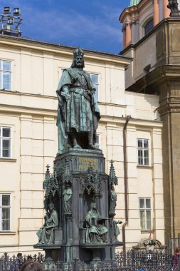 heykel Kral Charles IV (karolo quarto) Prag charles Köprüsü yakınlarında