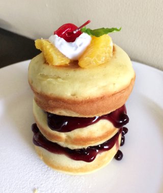 krema ve reçel ile börek tatlısı