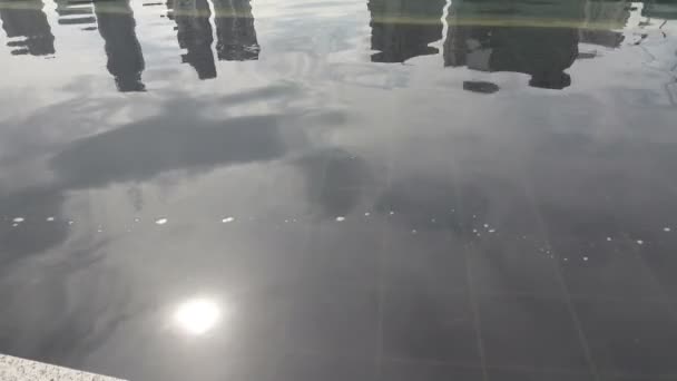Kuala Lumpur Malaysia October 2016 Reflection Water Petronas Twin Towers — стокове відео