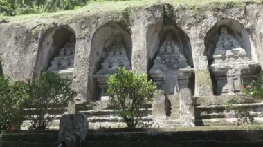 11. yüzyıldan kalma Tapınağı ve Tampaksiring kuzey doğusunda Bali, Endonezya'da Ubud mezar kompleksi Gunung Kawi olduğunu