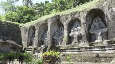 11. yüzyıldan kalma Tapınağı ve Tampaksiring kuzey doğusunda Bali, Endonezya'da Ubud mezar kompleksi Gunung Kawi olduğunu