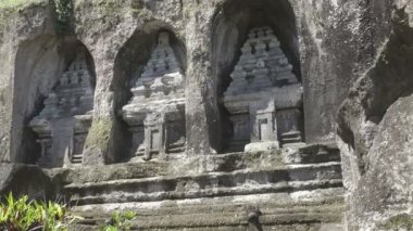 11. yüzyıldan kalma Tapınağı ve Tampaksiring kuzey doğusunda Bali, Endonezya'da Ubud mezar kompleksi Gunung Kawi olduğunu