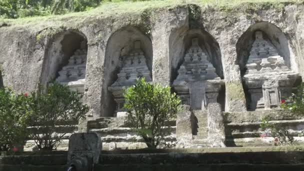 Gunung Kawi är en 11-talet templet och begravningsurnor komplex i Tampaksiring norr öster om Ubud på Bali, Indonesien — Stockvideo