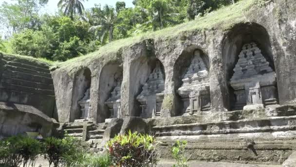 Gunung Kawi egy 11. századi templom és a temetkezési komplex-Tampaksiring észak-keletre, Ubud, Bali, Indonézia — Stock videók