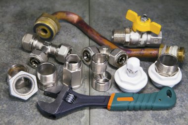 İngiliz anahtarı güç kavrama ve su unsurları ayarlamak ve kapatma vanaları gaz