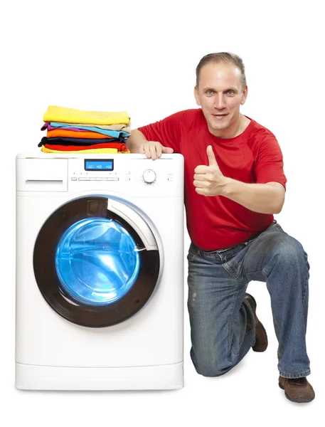 Lycklig Man Visar Tumme Nära Tvättmaskin — Stockfoto