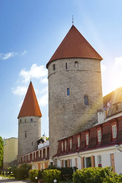 Středověké Věže Součástí Městských Hradeb Tallinn Estonsko — Stock fotografie