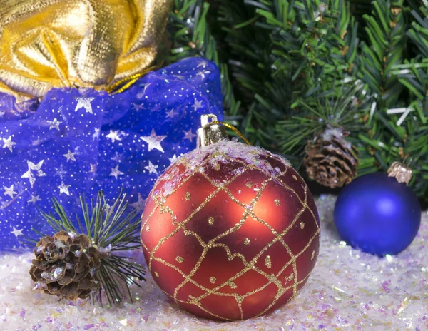 Neujahrssack Mit Geschenken Und Ball — Stockfoto