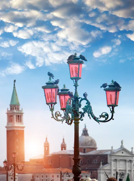 Románticas Vistas Con Antigua Linterna Rosa Frente Basilika San Giorgio — Foto de Stock