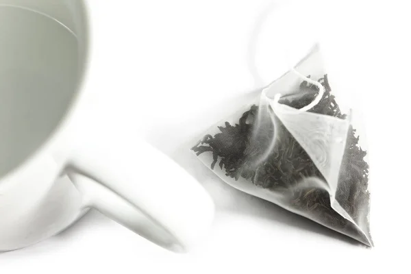 Single Bag Elite Tea Silk Fabric Packing Tea Mug Small — Stock Photo, Image