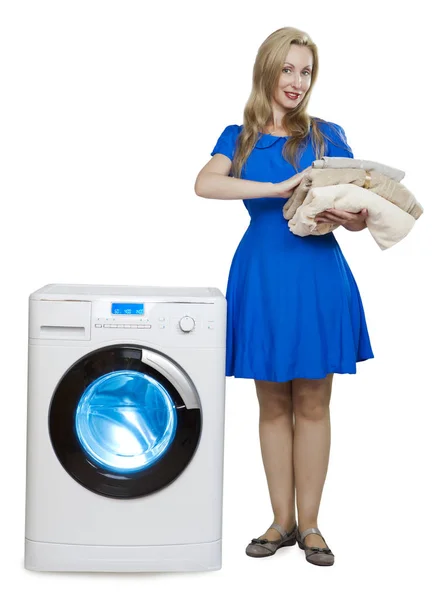 Jovem Feliz Vestido Azul Perto Nova Máquina Lavar Roupa — Fotografia de Stock