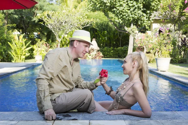 Man Woman Loving Couple Pool Garden Tropical Trees — Stock Photo, Image