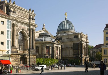 Dresden, Almanya - 17 Eylül: İnsanlar yürüyüş merkezi Old Town
