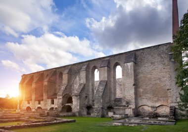 Estonya 'nın Tallinn bölgesindeki antik St. Brigitta manastırı (1436 yıl) yıkıldı.