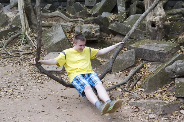 Happy Young Man Teenager Tourist Shakes Liana Swing Beng Mealea — Stock Photo, Image