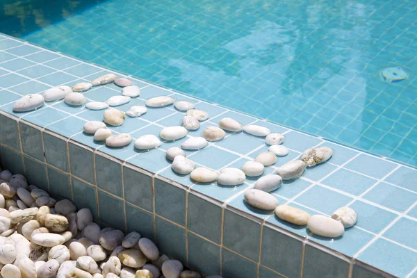 Iscrizione Piscina Disposta Ciottoli Sul Lato Della Piscina — Foto Stock