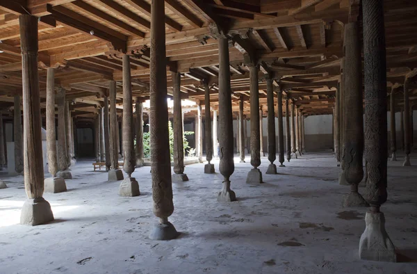 Juma Mescidi (yüzyıl) X-Ichang-Kala Khivan kale ahşap sütunlarla Cuma Camii. Hiva, Özbekistan