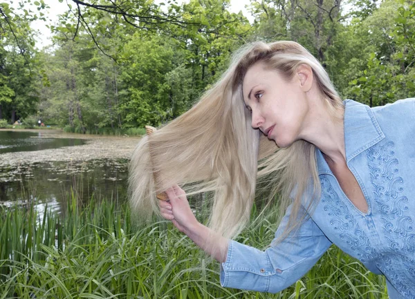 Beautiful Woman Combs Long Hair Summer Day River Bank — Stock Photo, Image